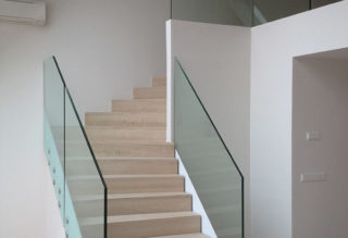 MKM Glass Design Studio Ltd. - Glasbarriere