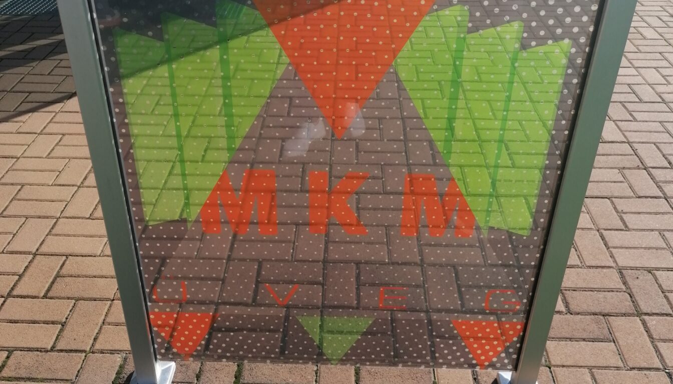 MKM Üveg Design Dtúdió Kft - Üvegkorlát